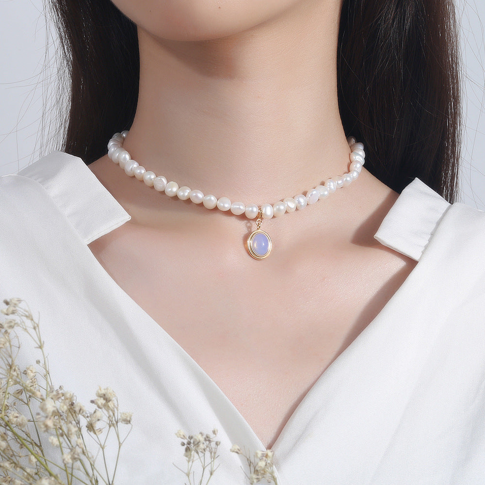 Damenkette aus Perlen