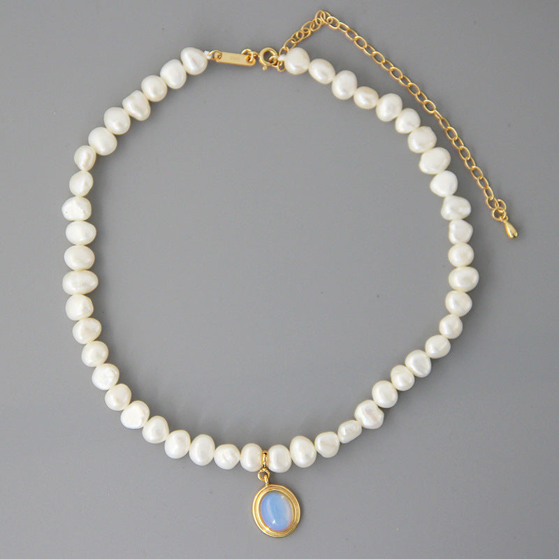 Damenkette aus Perlen